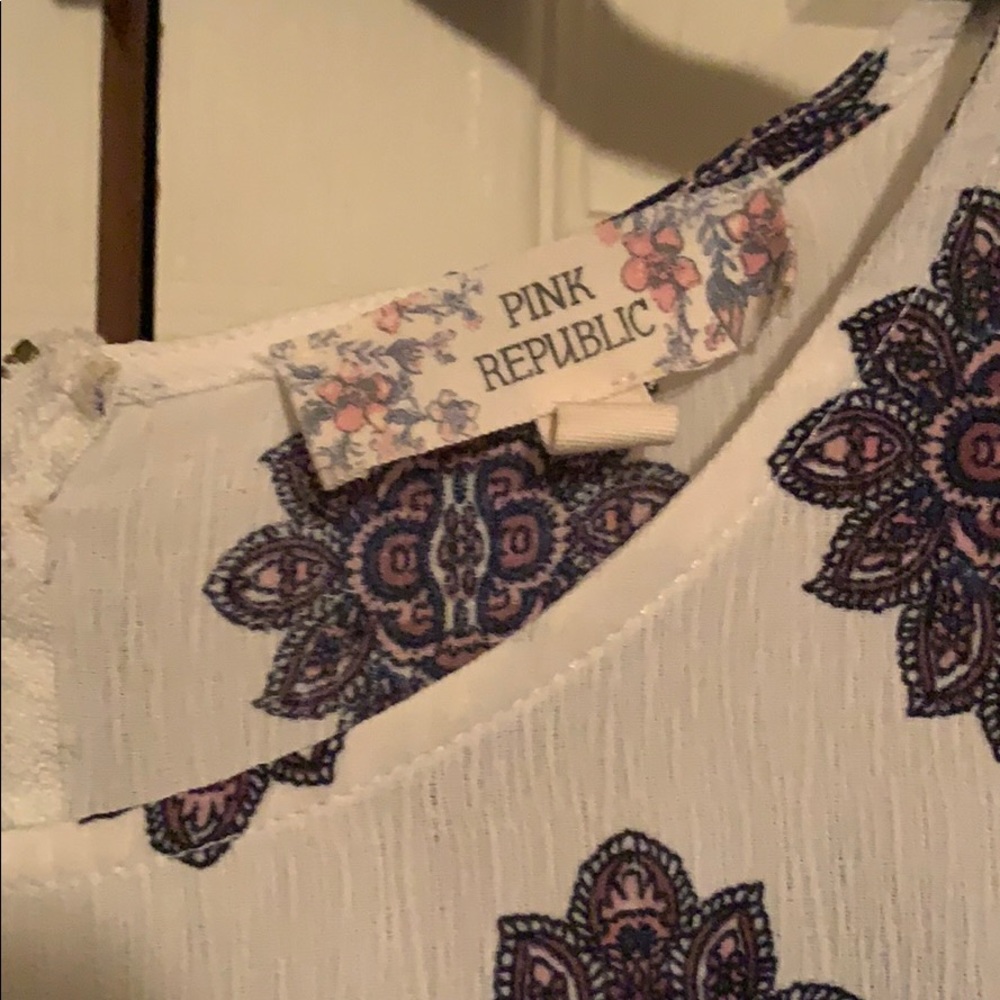 Top with pattern - Picture 3 of 3